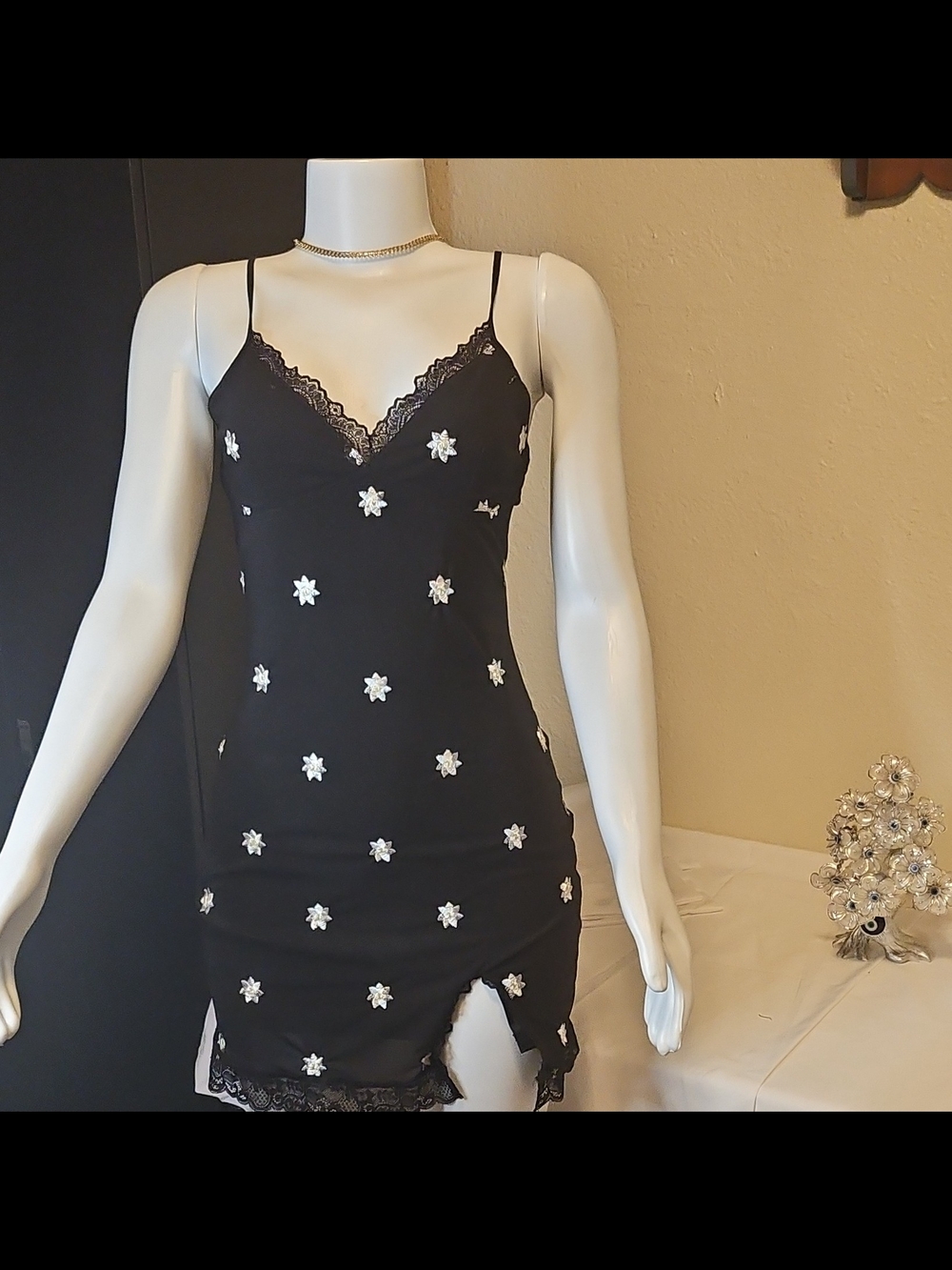 Lovely Day Women's Black Floral Lace Trim Mesh Chemise Gown, M, V-Neck